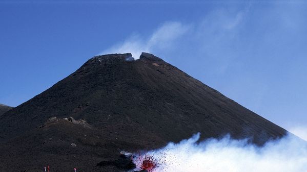 Согласно мифологии, Афина в битве олимпийских богов и гигантов  придавила Этной бессмертного гиганта Энкелада