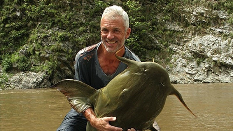 73-килограммовый сом из северной Индии. Эта рыбка была 1,5 м от головы до хвоста, 1 метр в обхвате и с размахом хвоста в 1,1 м.