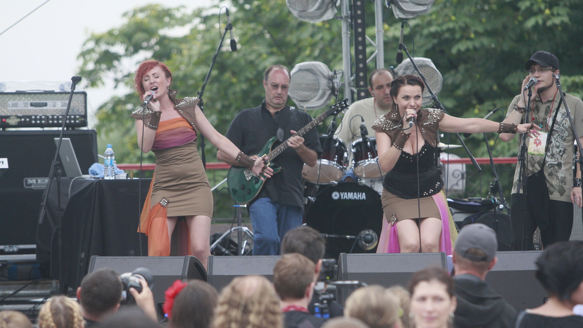 На фестиваль приехали музыкальные коллективы со всей Украины. Были также гости из других стран.