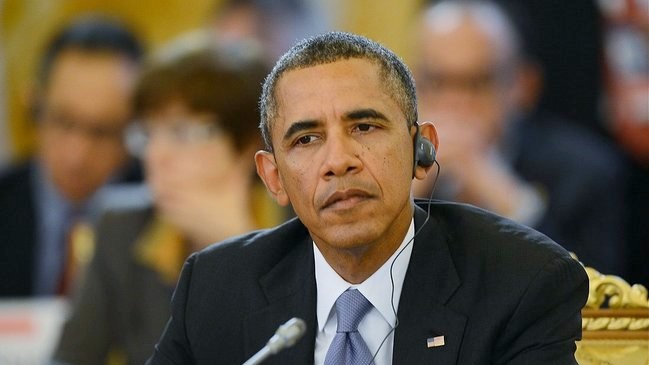 Президент США Барак Обама. Внимательно слушает выступающих