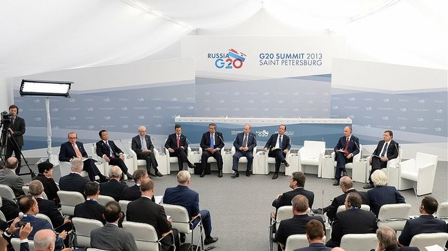 вакантное место - для опаздывающей Ангелы Меркель