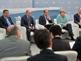 Время поджимает - после дебатов с президентами Путин спешит на следующую встречу - с профсоюзами