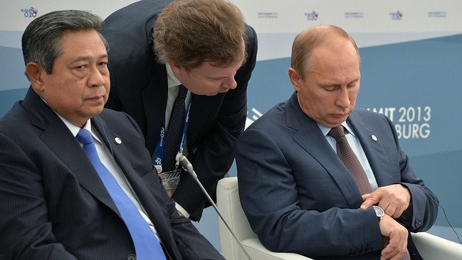 Время поджимает - после дебатов с президентами Путин спешит на следующую встречу - с профсоюзами