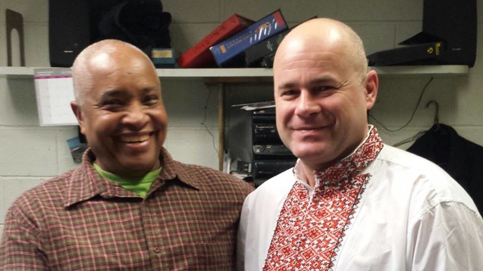 Украинская диаспора вышла на работу в вышиванках в знак солидарности с Евромайданом