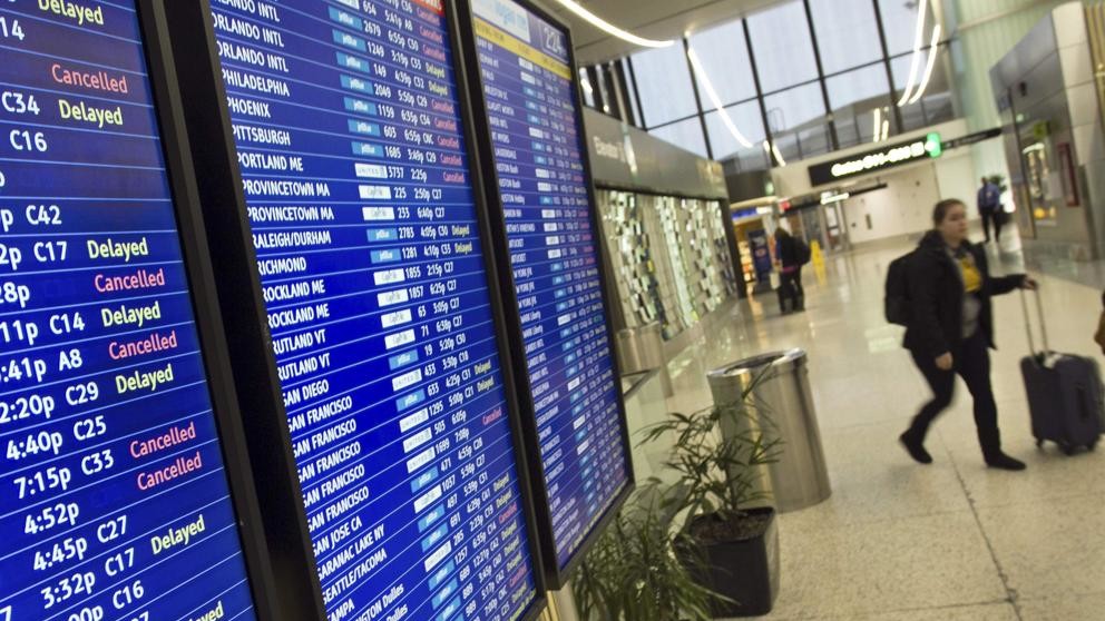 У США через сніговий шторм скасували тисячі авіарейсів