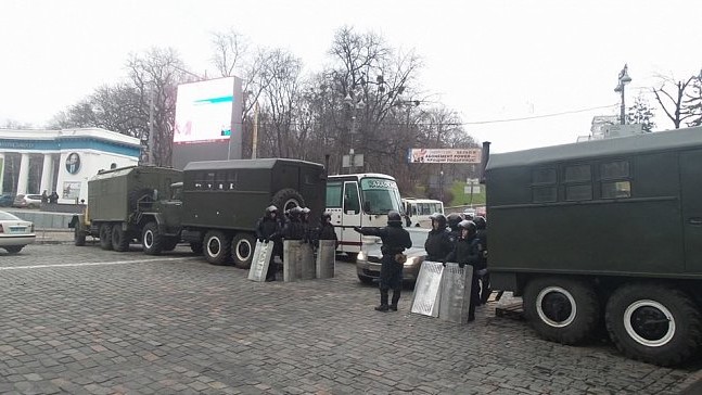 Правительственный квартал заблокирован силовиками