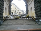 Работники ЖЭКа попробовали разобрать баррикаду на Лютеранской