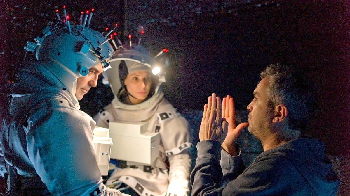 Лучший режиссер - Альфонсо Куарон (справа, с исполнителями главных ролей "Гравитации" Сандрой Буллок и Джорджем Клуни)