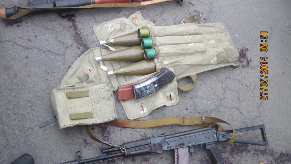 С таким оружием в Украину прорвались российские боевики. В погранслужбе РФ все отрицают