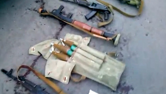 С таким оружием в Украину прорвались российские боевики. В погранслужбе РФ все отрицают