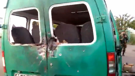 Автомобиль Госпогранслужбы Украины, обстрелянный боевиками из РФ