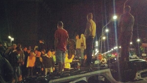 Акция продолжалась до глубокой ночи