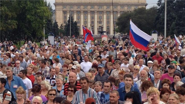 На митинг «ДНР» в Донецке вышли более тысячи человек