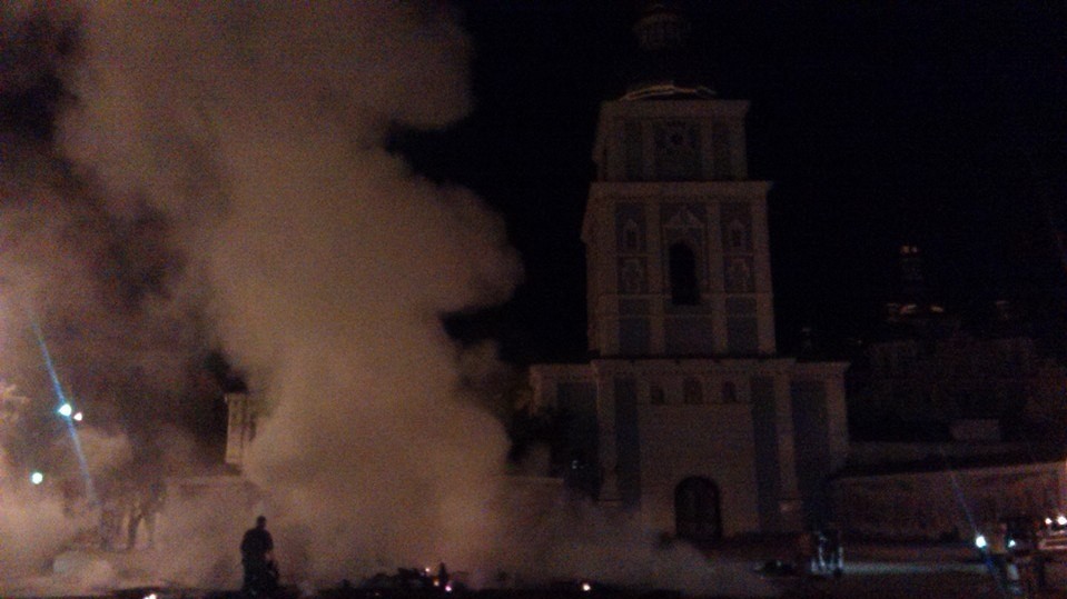 На Михайловской площади cгорели палатки