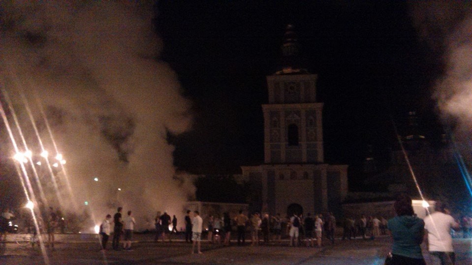 На Михайловской площади cгорели палатки