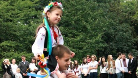 На українських школярів чекають літні канікули, а у випускників - гаряча пора вступу до ВНЗ