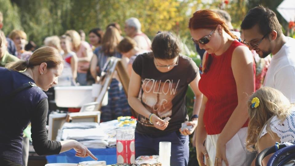 Продавали зроблене своїми руками