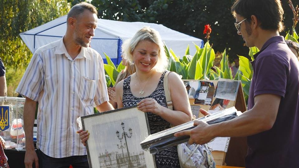 Можна було придбати художні твори