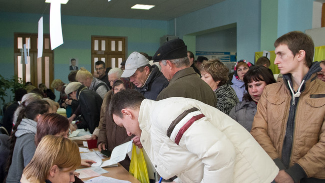 Спостерігачі відзначають високу явку виборців.