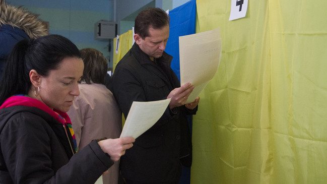 Спостерігачі відзначають високу явку виборців.