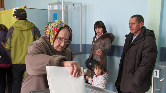 Спостерігачі відзначають високу явку виборців.