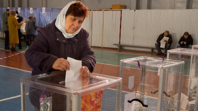 Спостерігачі відзначають високу явку виборців.