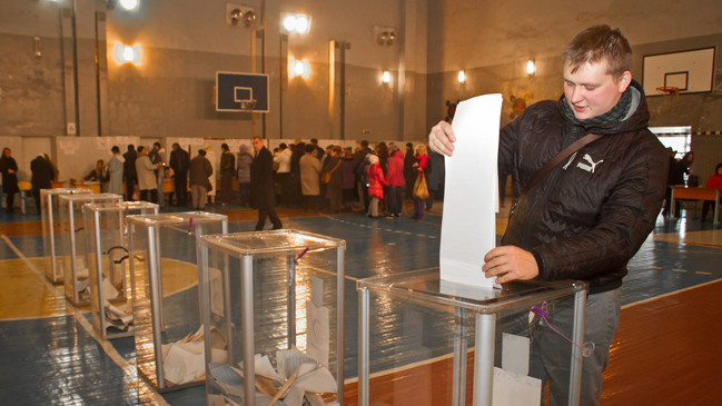 Спостерігачі відзначають високу явку виборців.