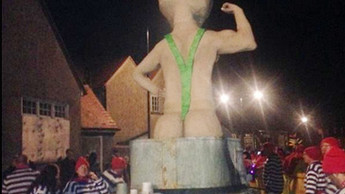 Чучела провезли по центральным улицам города.