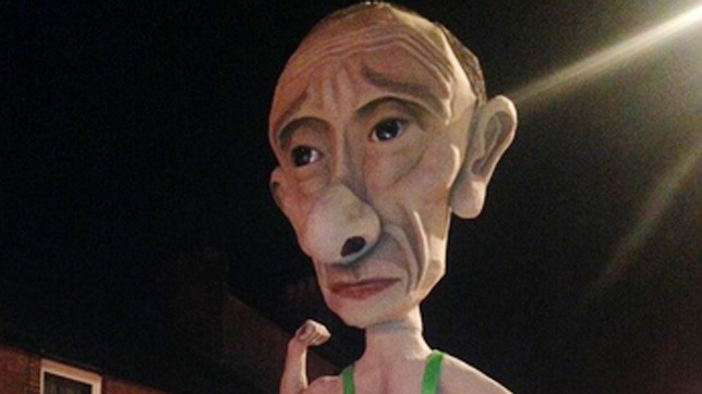 Чучела провезли по центральным улицам города.