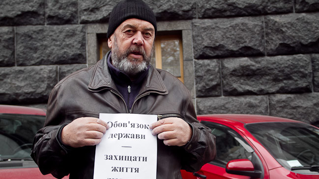 Хворі вимагали у чиновників кошти на гемодіаліз.