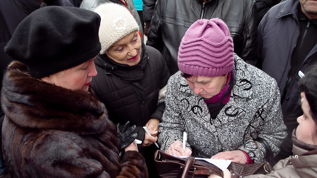 Хворі вимагали у чиновників кошти на гемодіаліз.