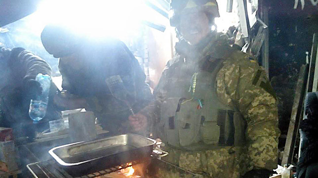 У військових вистачає сил посміхатися.