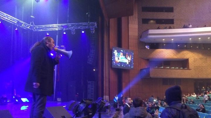 Представитель "Свободы" Игорь Мирошниченко перед концертом Ани Лорак "учил" людей разуму