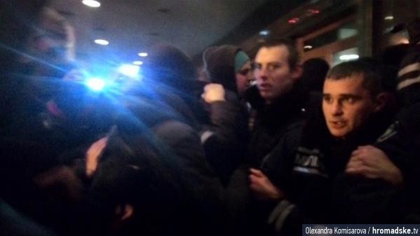 Милиция охраняет правопорядок на концерте Ани Лорак, Дворец "Украина"