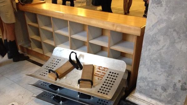 Здание ВР усиленно охраняют