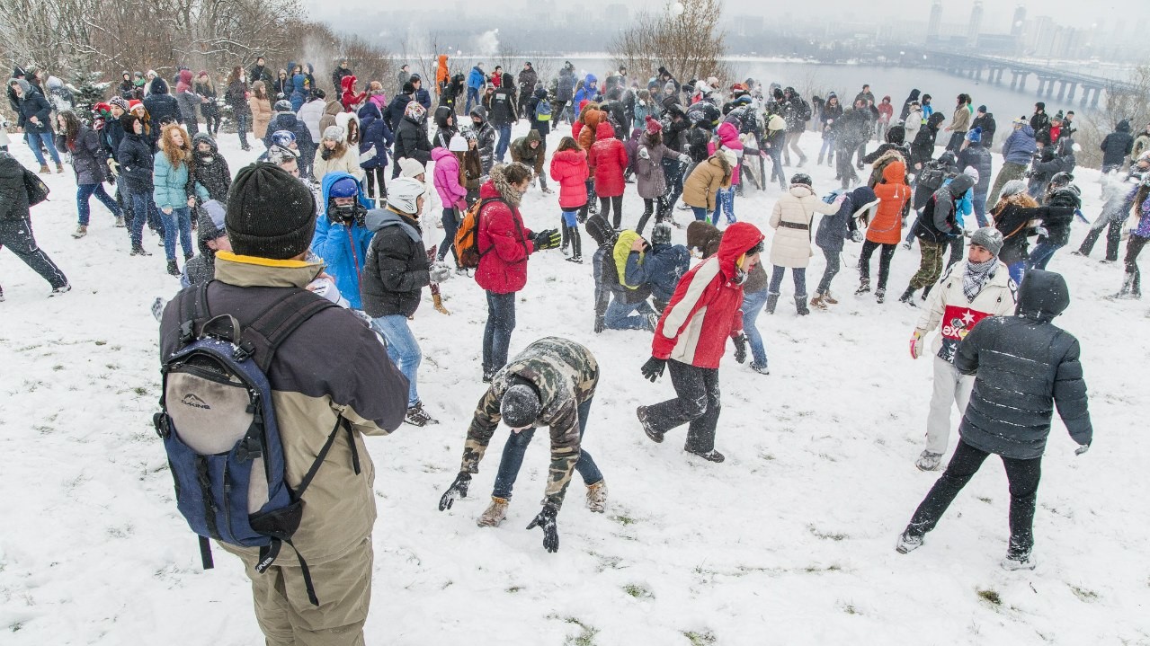 Битва сніжками анонсувалася в соцмережі.