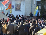 Активисты "поздравили" прокуроров пикетом.