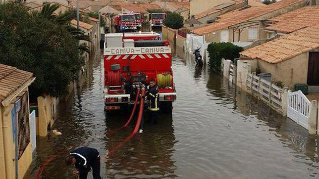 Ліквідацією наслідків займаються пожежники, військові, волонтери та жандарми.
