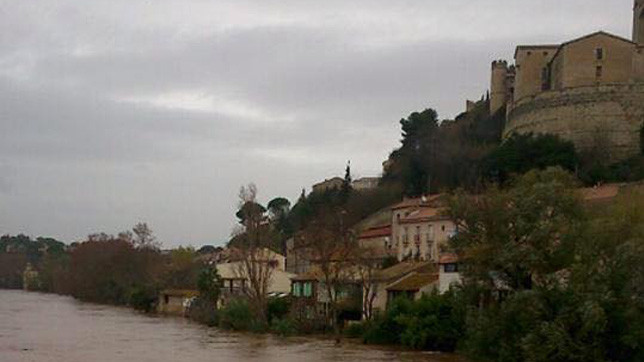 Ліквідацією наслідків займаються пожежники, військові, волонтери та жандарми.