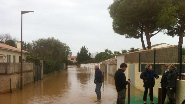Ліквідацією наслідків займаються пожежники, військові, волонтери та жандарми.
