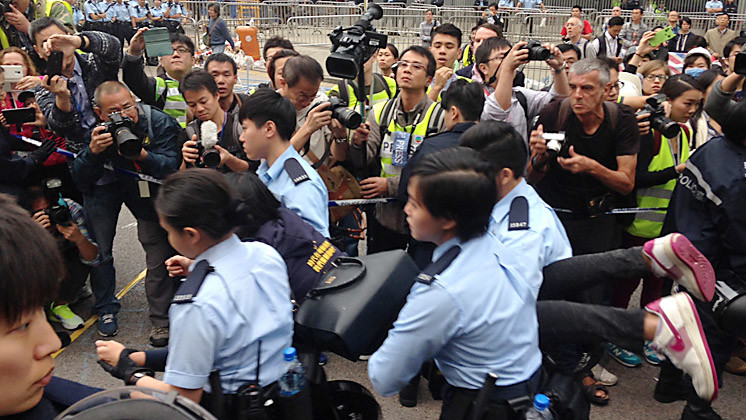 Участники акции обещают вернуться на улицы