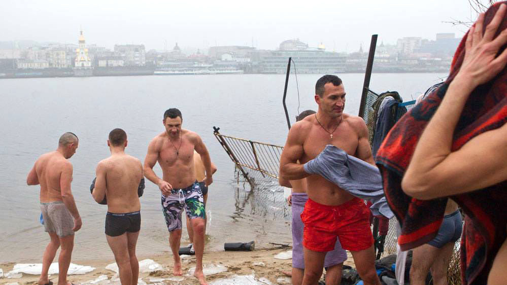 Братья окунулись в Днепр.