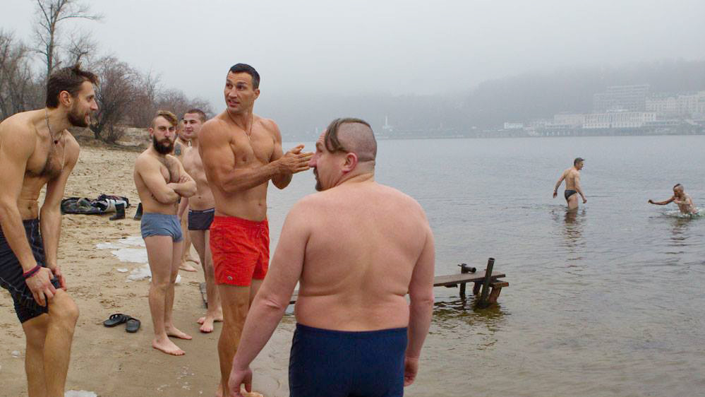 Братья окунулись в Днепр.