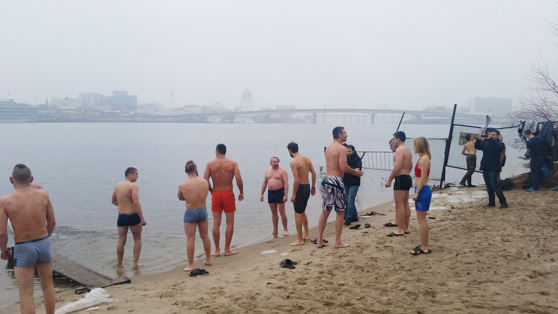 Братья окунулись в Днепр.