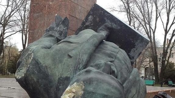 Пам'ятник Леніну в Бердянську пал