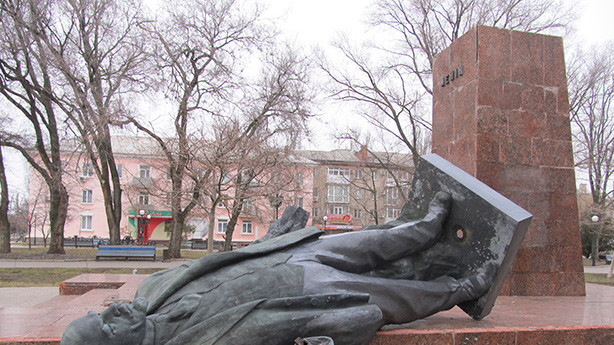 Пам'ятник Леніну в Бердянську пал