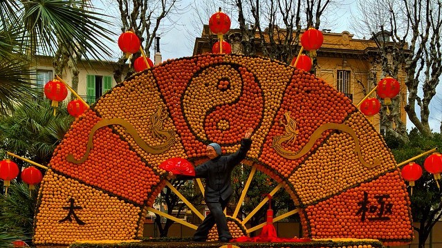 Для скульптур знадобилися тонни фруктів