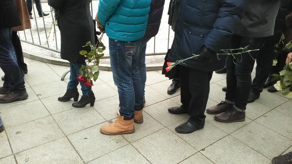 Росіяни готові годинами стояти в черзі, щоб попрощатися з Борисом Нємцовим