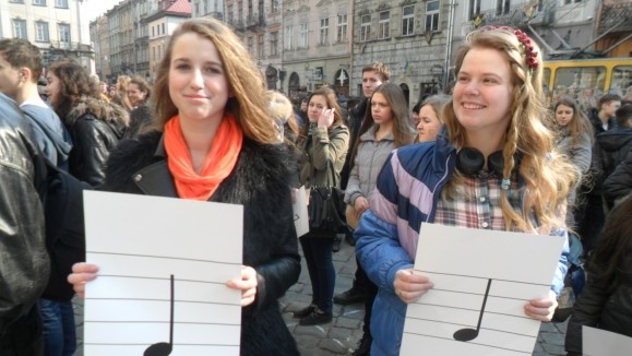 Площадь Рынок была заполнена людьми