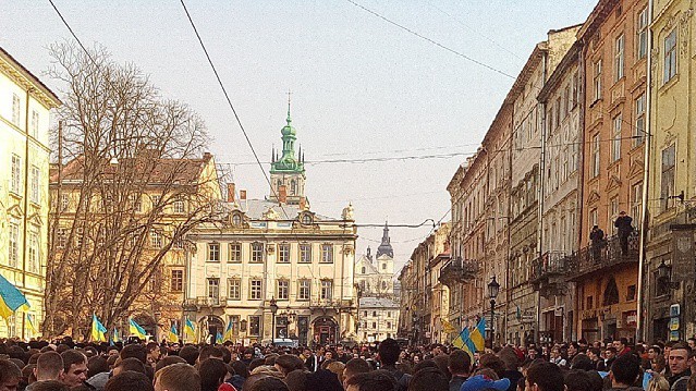 Площадь Рынок была заполнена людьми